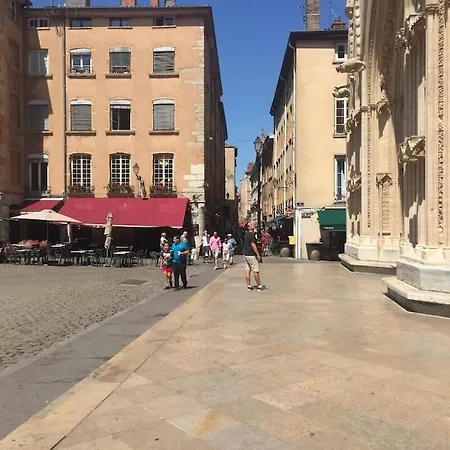 « Le Vieux Lyon » 45 M2 Tt Equipe Clim