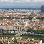« Le Vieux Lyon » 45 M2 Tt Equipe Clim