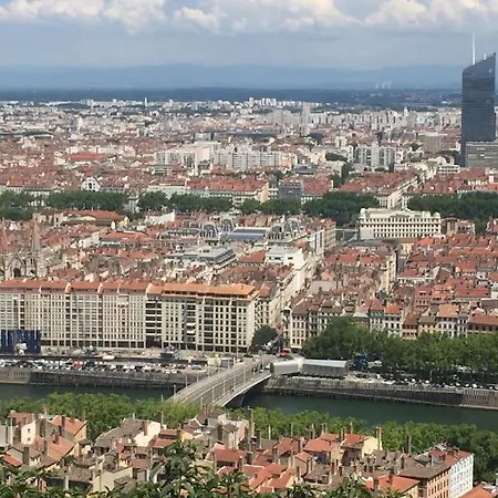 « Le Vieux Lyon » 45 M2 Tt Equipe Clim